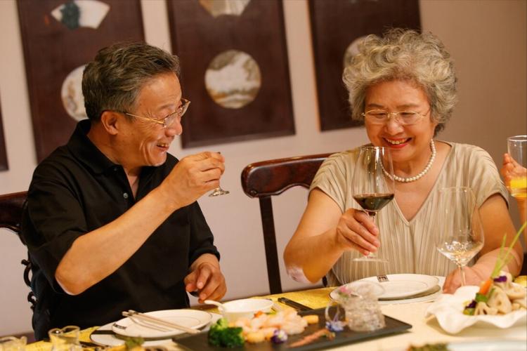 養(yǎng)生知識(shí)老年人_老年人養(yǎng)生應(yīng)注意什么_老年人養(yǎng)生保健十大注意事項(xiàng)